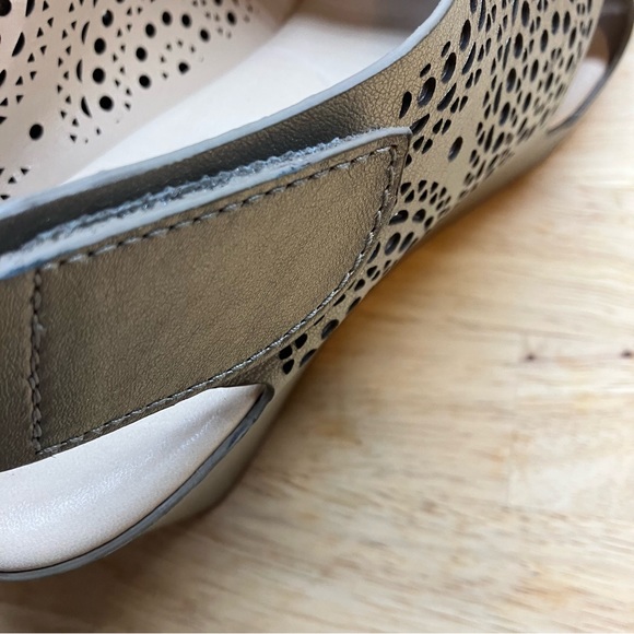 Johnston & Murphy Metallic Half-Medallion Wedge Sandals | Size 11 - Picture 10 of 13